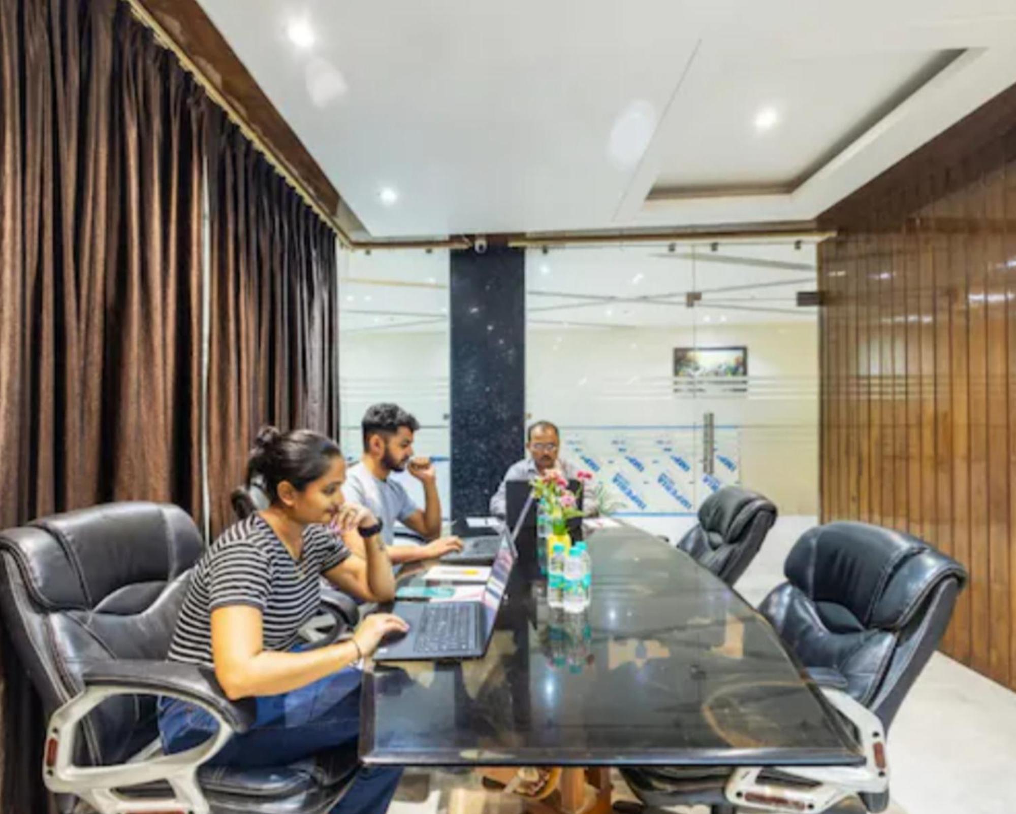 Stanley-near Delhi Airport 4*