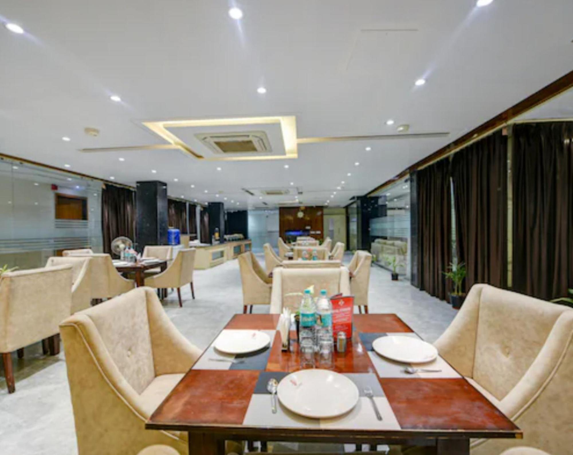 Stanley-near Delhi Airport 4*
