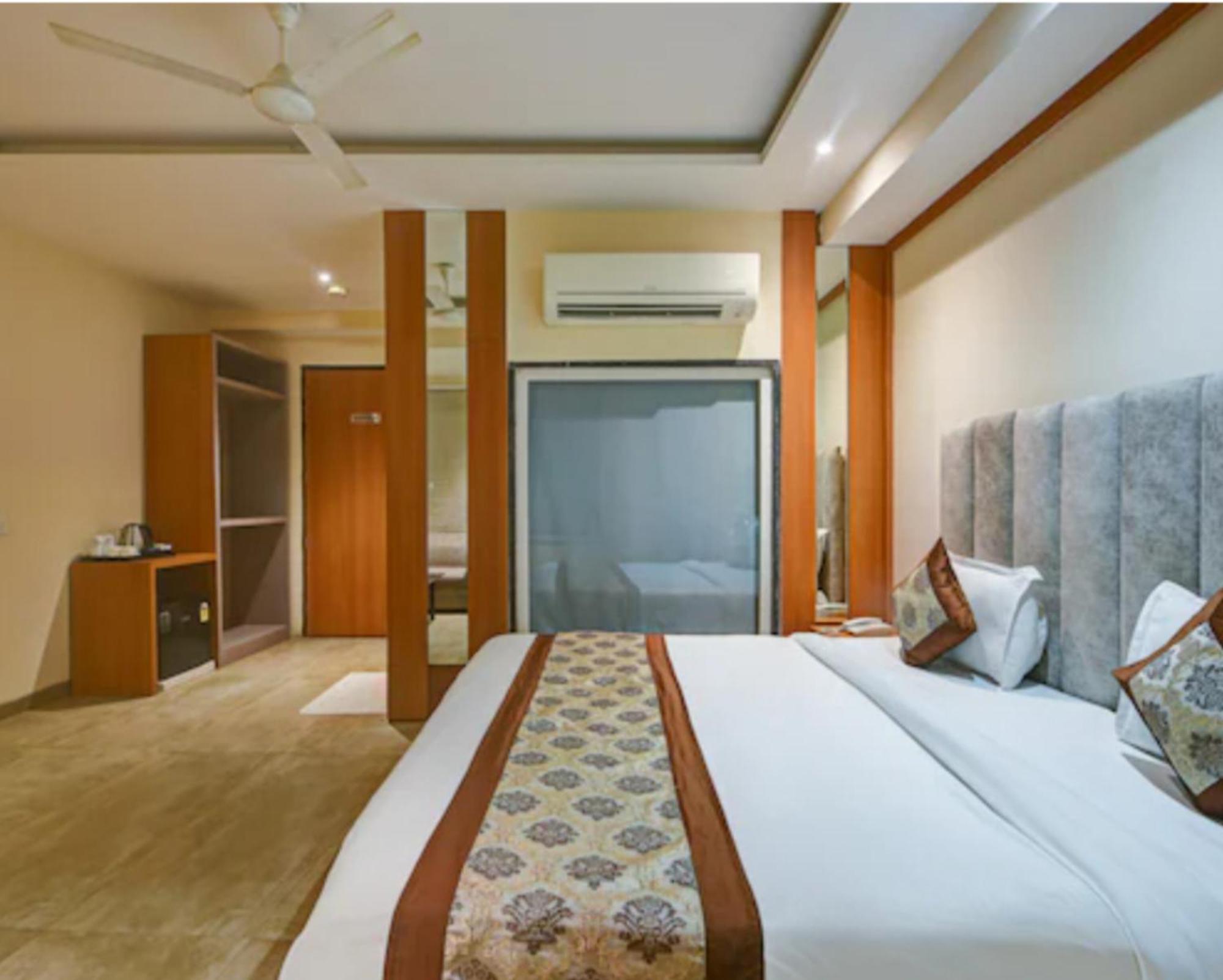 Stanley-near Delhi Airport New Delhi