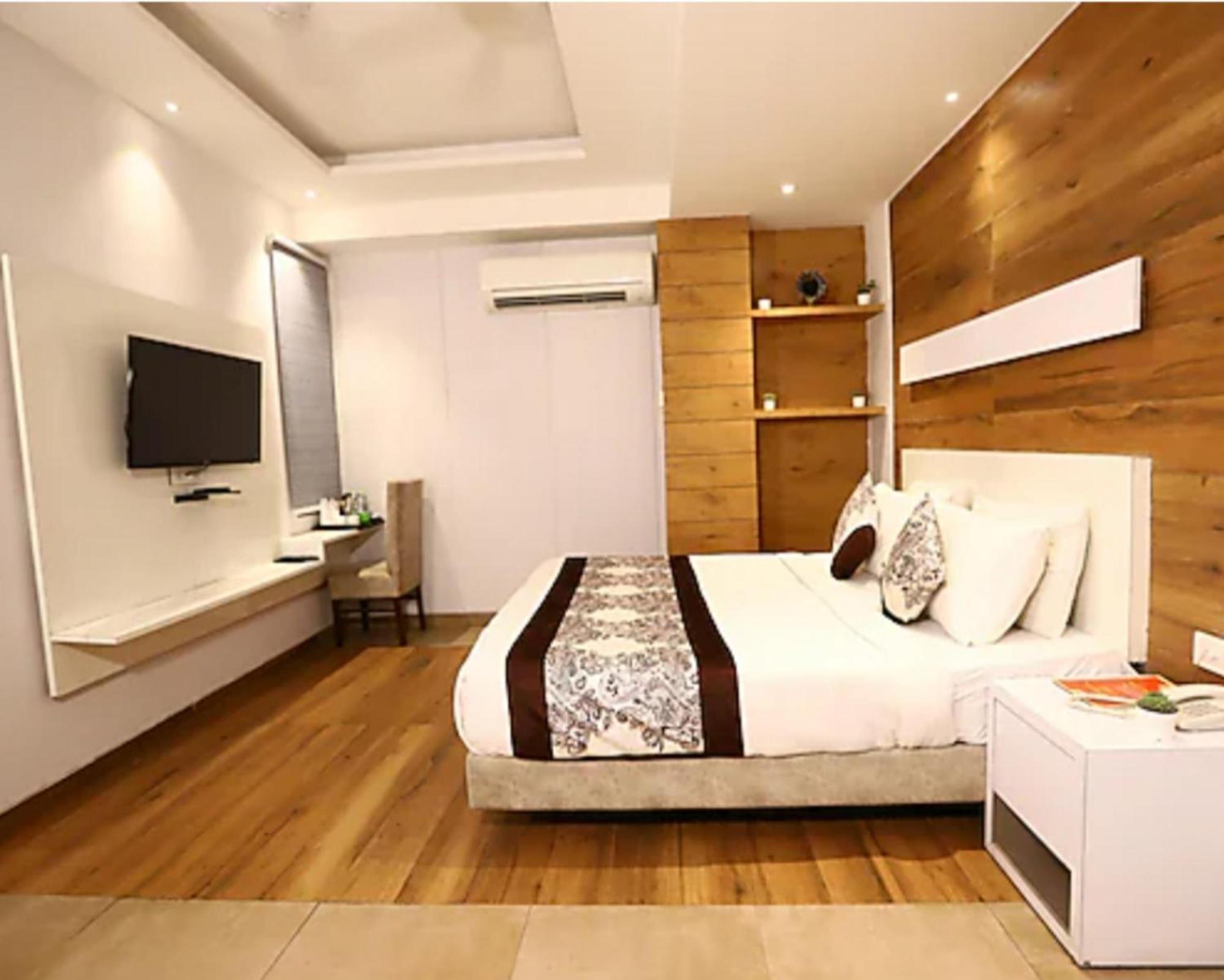 Stanley-near Delhi Airport New Delhi