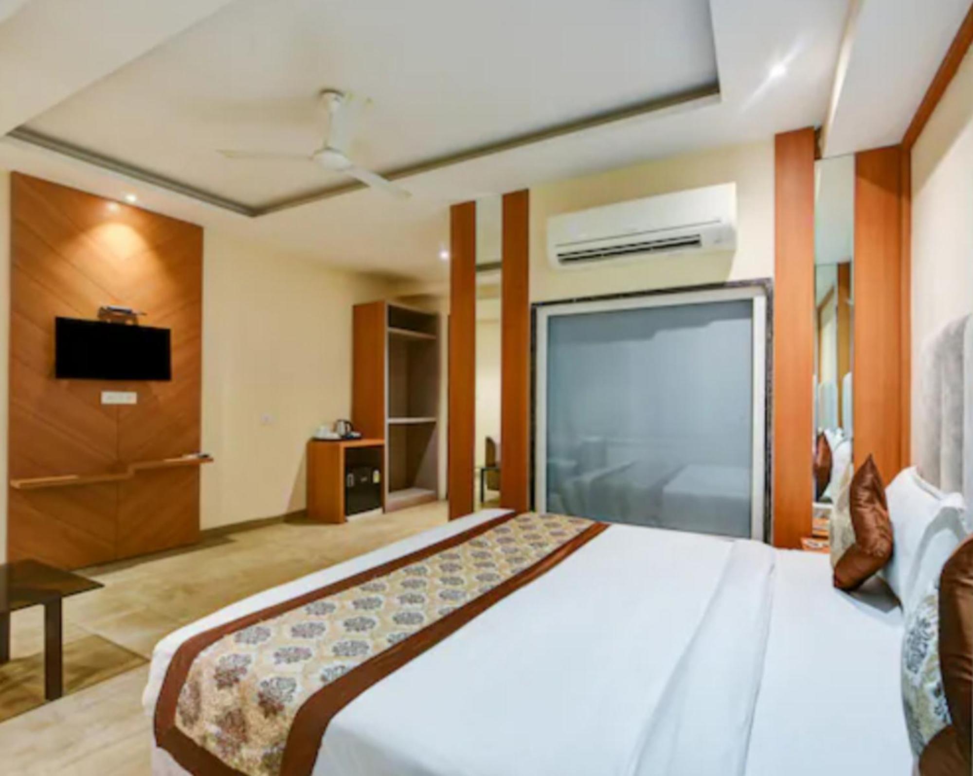 Stanley-near Delhi Airport Hotel