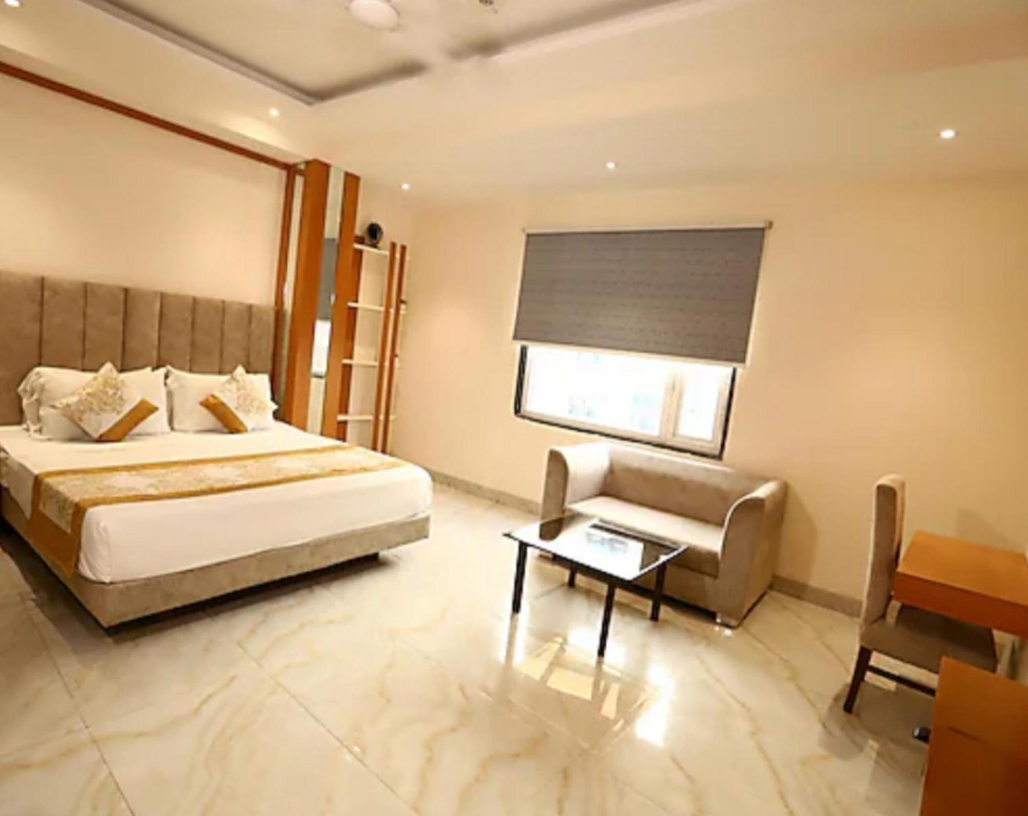 Stanley-near Delhi Airport Hotel 4*