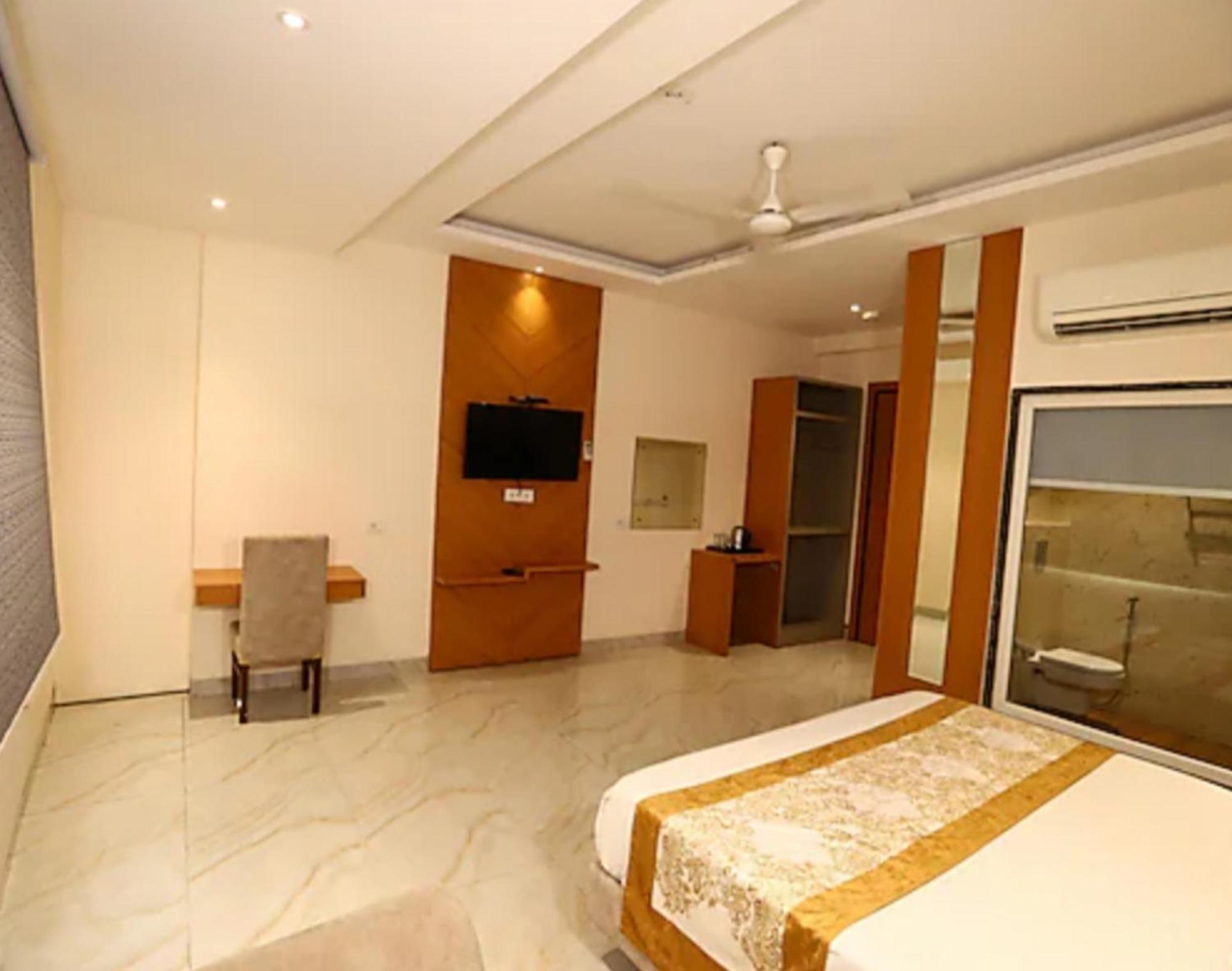 Stanley-near Delhi Airport