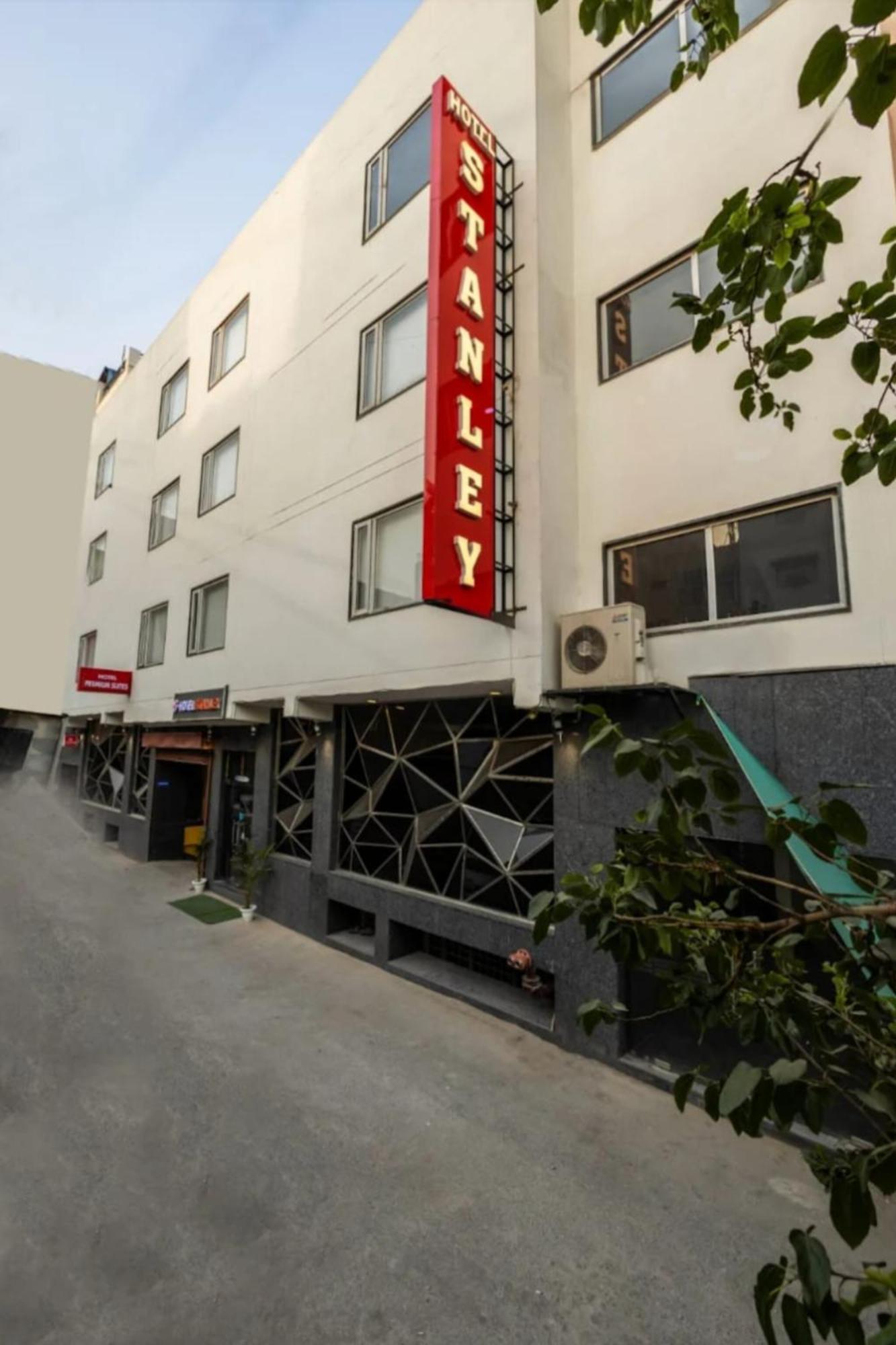 Stanley-near Delhi Airport New Delhi